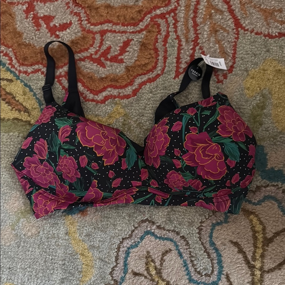Torrid Black and Pink Floral push-up Bra, light underwire
Comfort=10/10

NWT